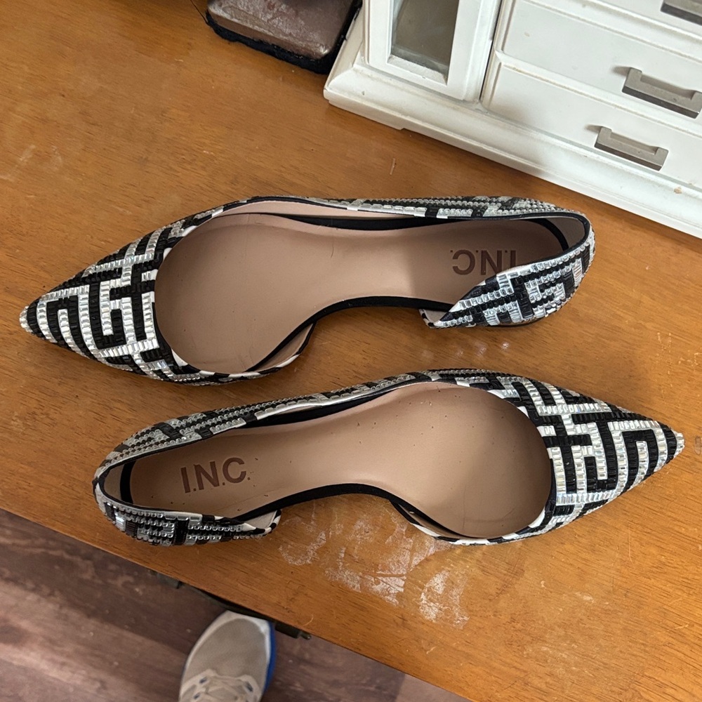 INC International Concepts Women's Geometric Black and White Flats